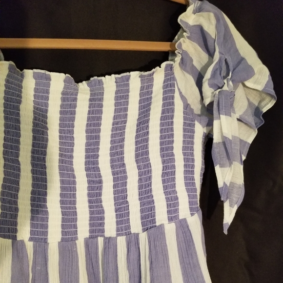 Top - Picture 3 of 4